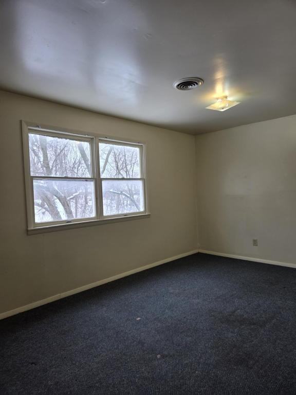 1215 E Carter St - Photo 2 of 4