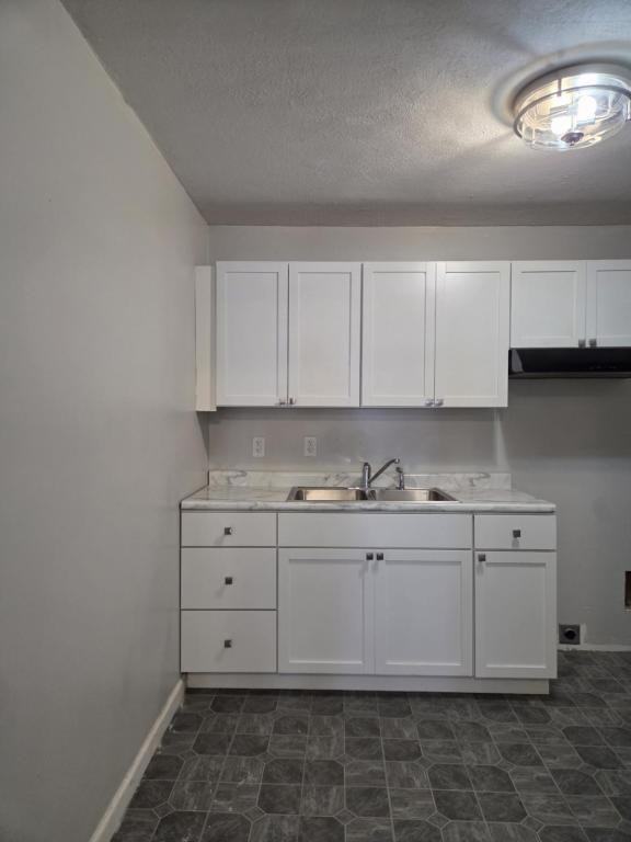 400 W Elm St - Photo 5 of 14