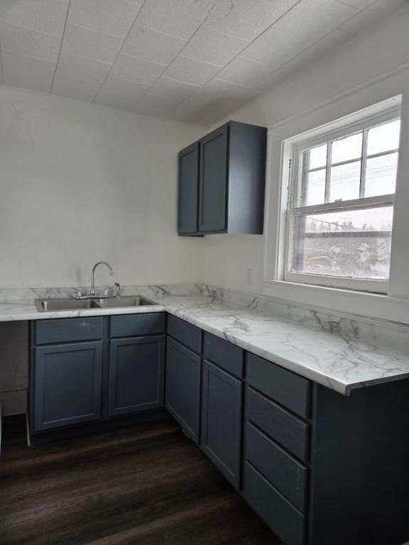 400 W Elm St - Photo 2 of 16