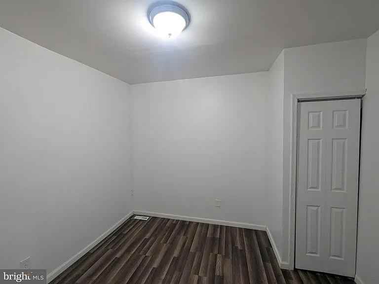 430 S Smallwood St - Photo 4 of 18