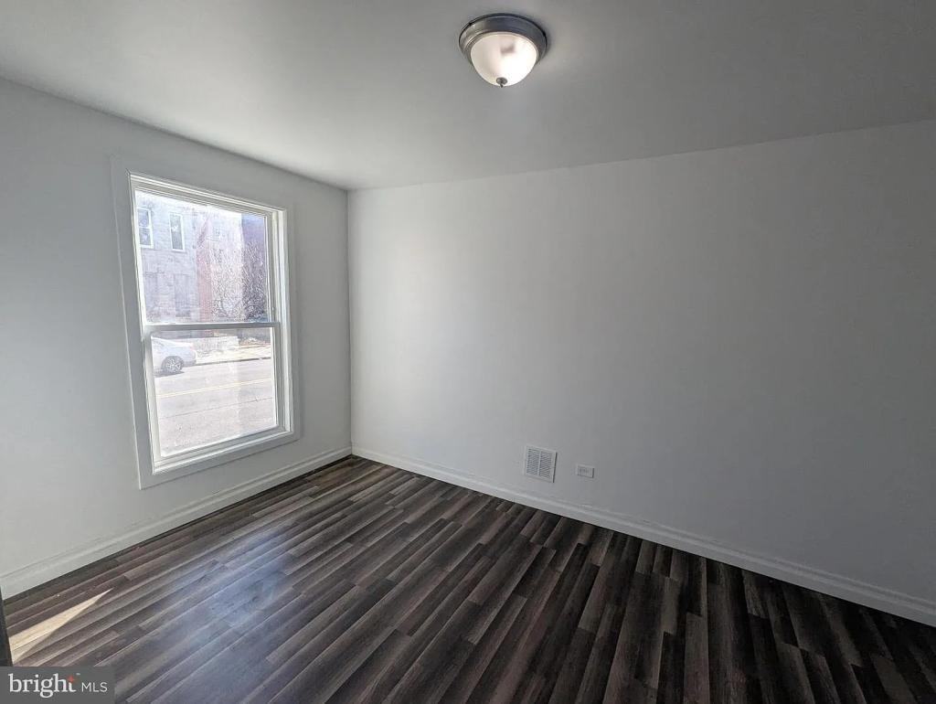 430 S Smallwood St - Photo 7 of 18