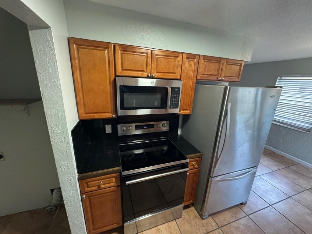 310 Oleander Pl - Photo 3 of 11