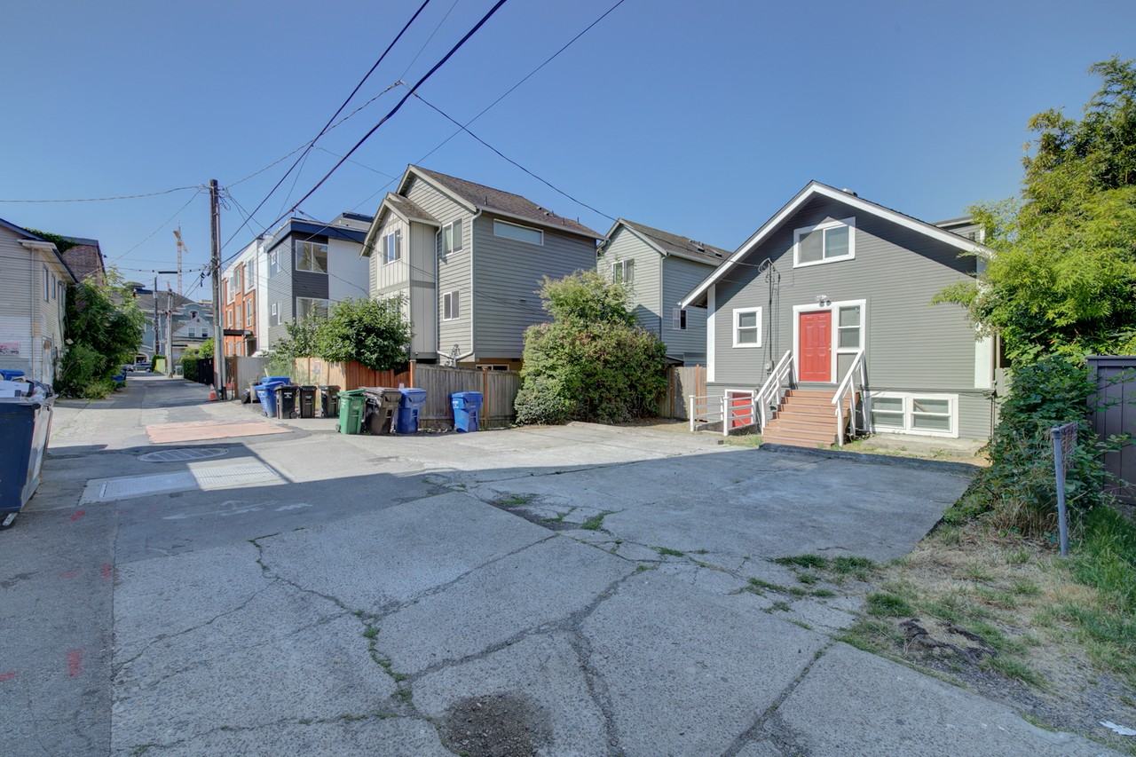 5232 Brooklyn Ave Ne - Photo 2 of 41