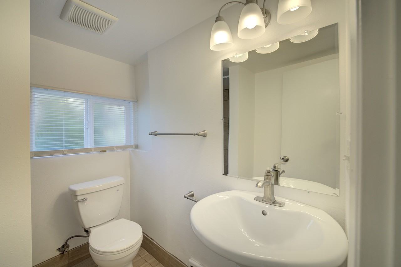 5232 Brooklyn Ave Ne - Photo 5 of 41