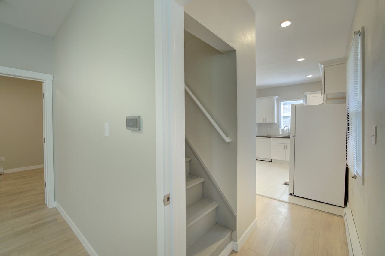 5232 Brooklyn Ave Ne - Photo 7 of 41