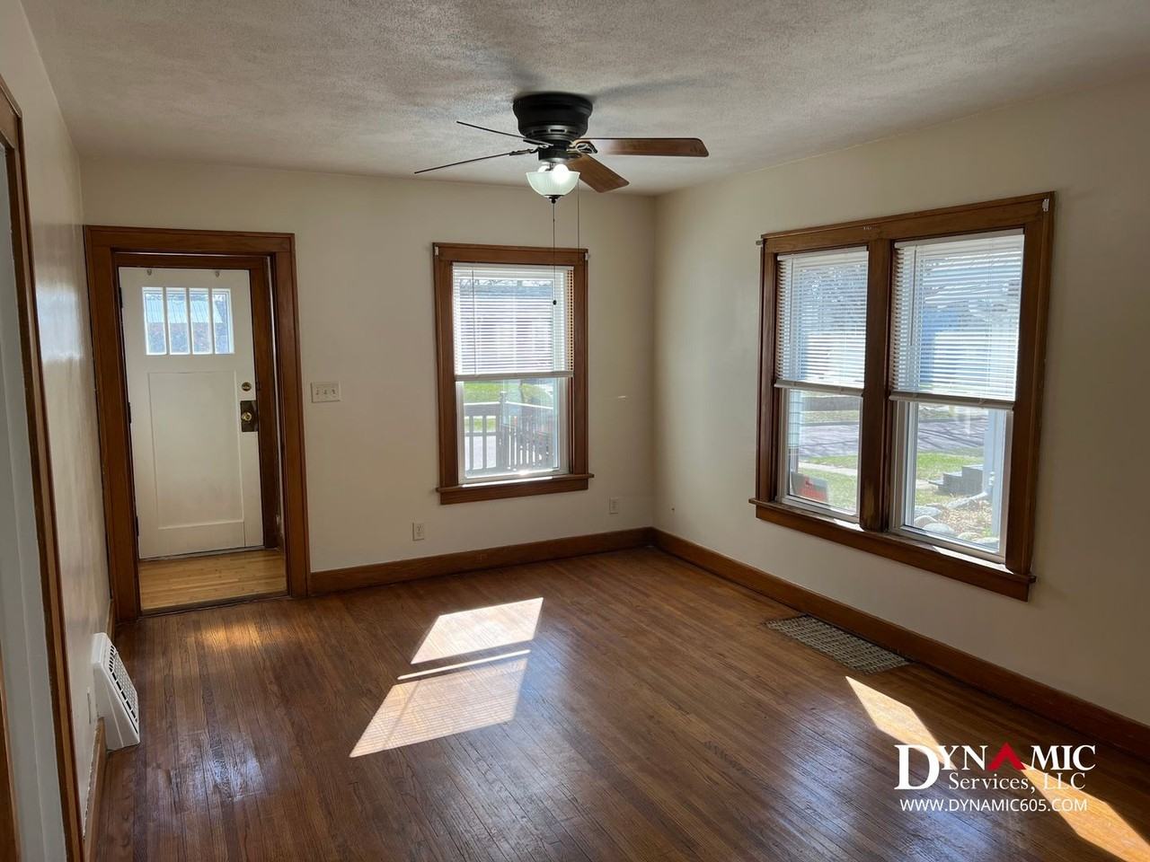 1917 S Duluth Ave - Photo 4 of 34