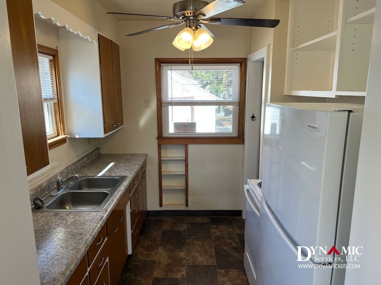 1917 S Duluth Ave - Photo 5 of 34