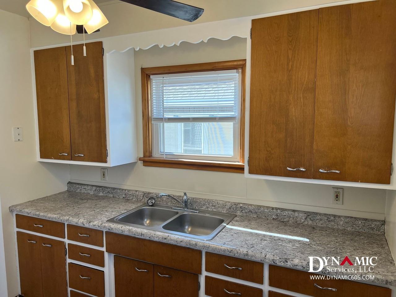 1917 S Duluth Ave - Photo 6 of 34