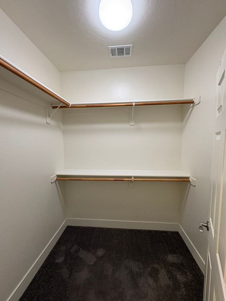 2234 S Oakhurst Ct - Photo 5 of 36