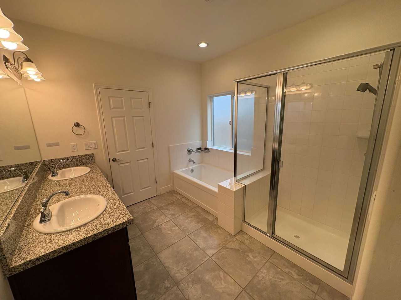 2234 S Oakhurst Ct - Photo 7 of 36