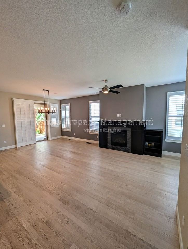 8054 E 49th Dr - Photo 3 of 40