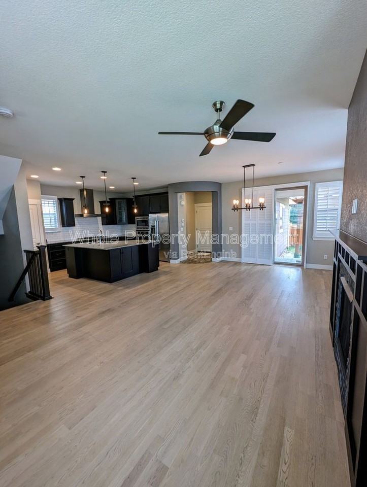 8054 E 49th Dr - Photo 4 of 40