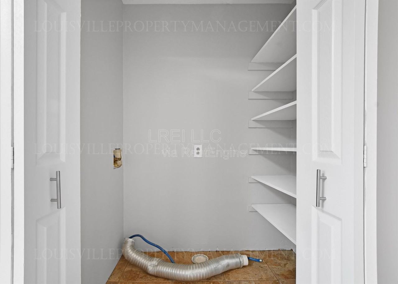 8212 Devonshire Dr - Photo 4 of 17