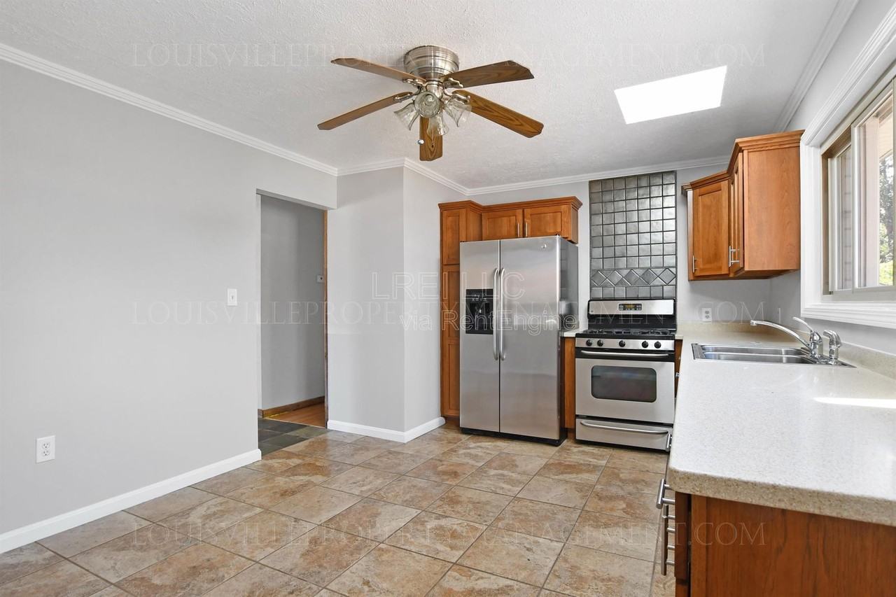 8212 Devonshire Dr - Photo 5 of 17