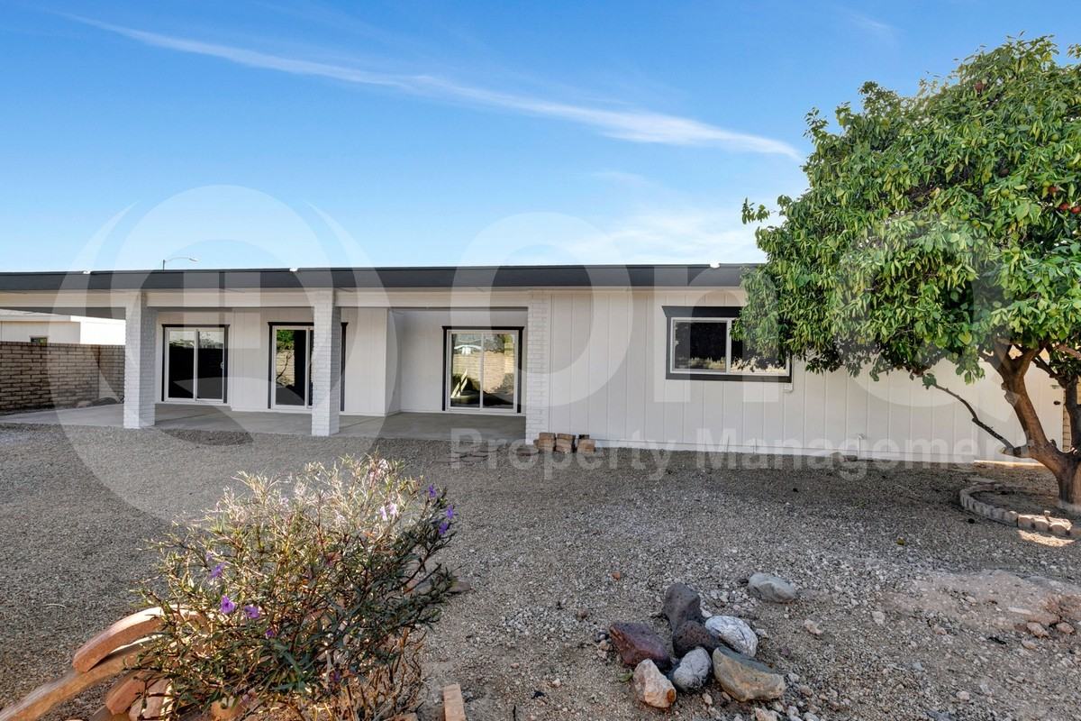 14429 N Boswell Blvd - Photo 4 of 34