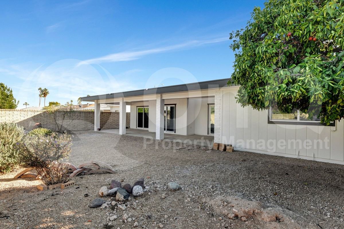 14429 N Boswell Blvd - Photo 5 of 34