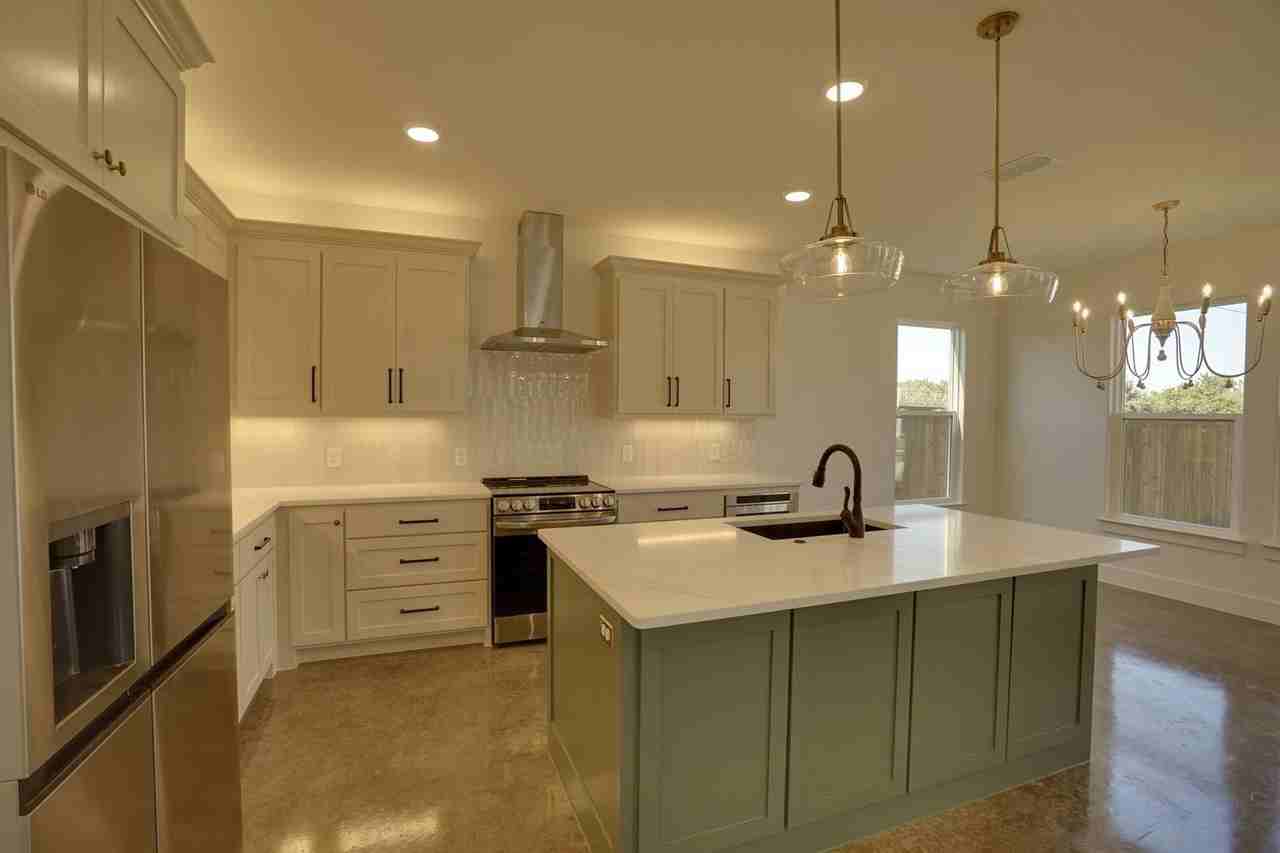 209 S Cardinal Ct - Photo 3 of 14