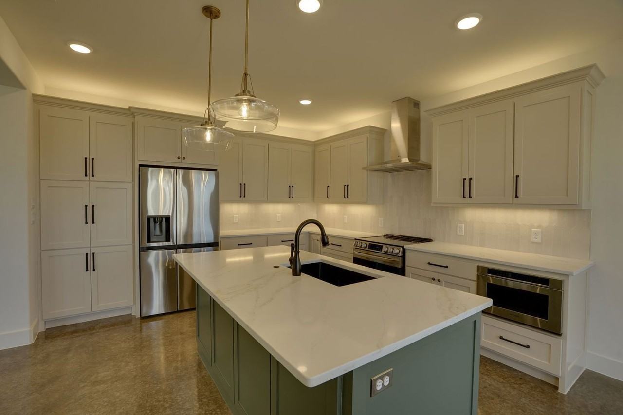 209 S Cardinal Ct - Photo 6 of 14