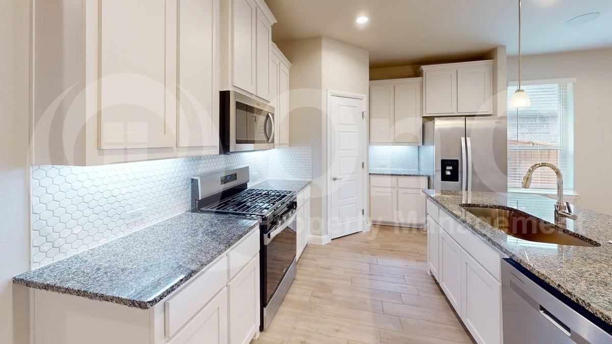 525 Pickett Creek Dr - Photo 4 of 24