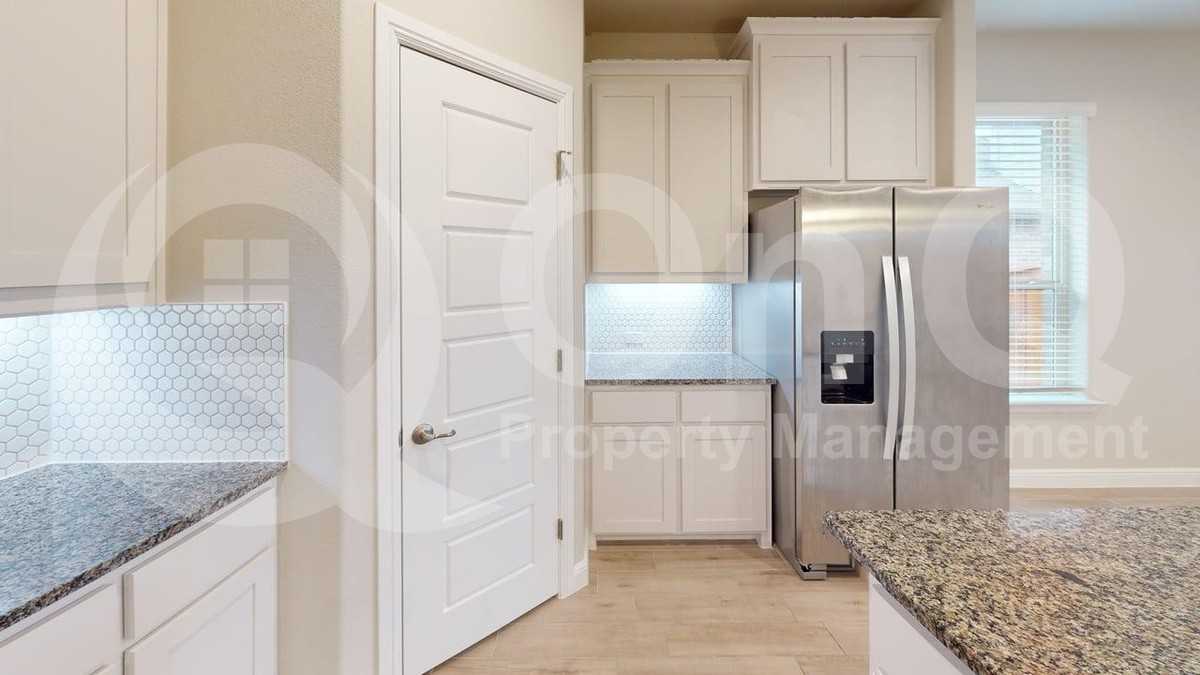 525 Pickett Creek Dr - Photo 5 of 24