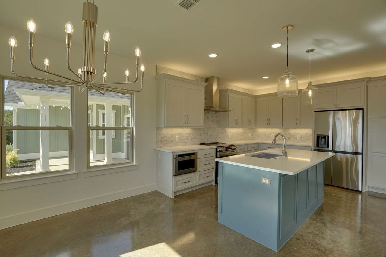 300 Red Bird Dr - Photo 2 of 18