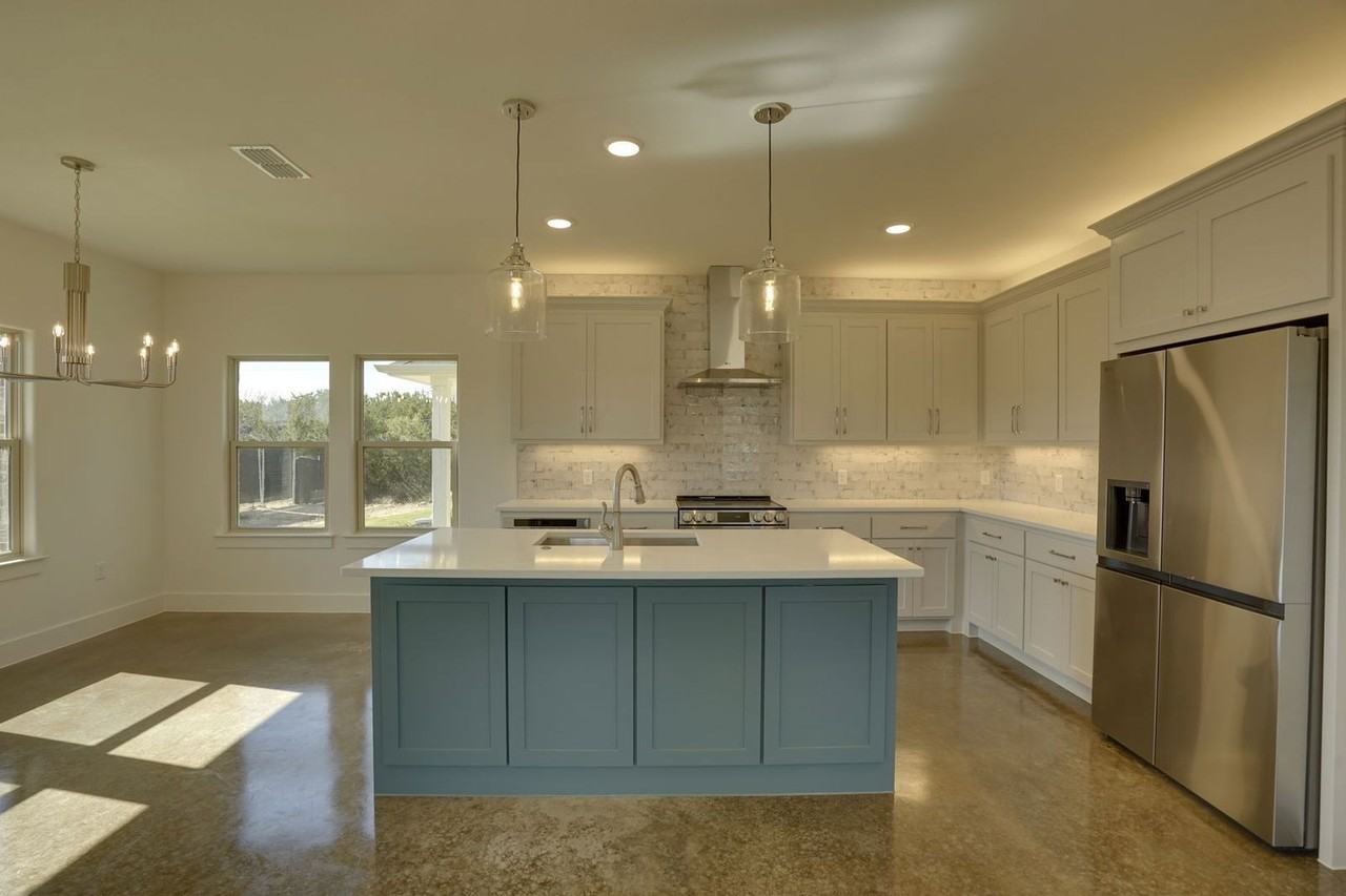 300 Red Bird Dr - Photo 3 of 18