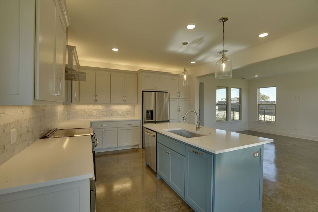 300 Red Bird Dr - Photo 4 of 18