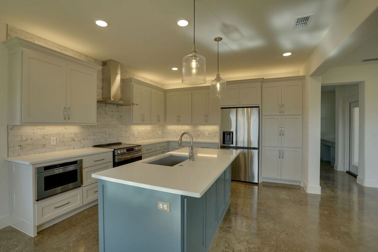 300 Red Bird Dr - Photo 6 of 18