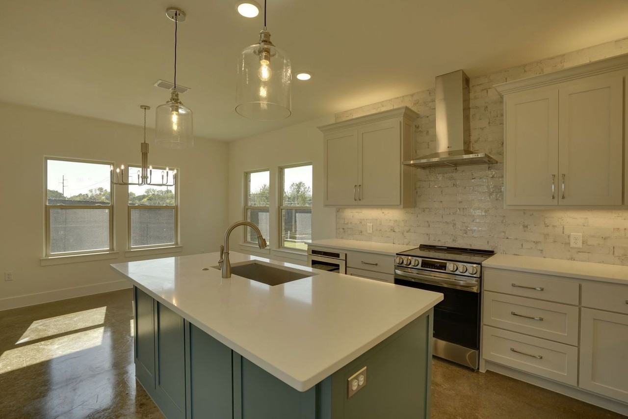 300 Red Bird Dr - Photo 7 of 18