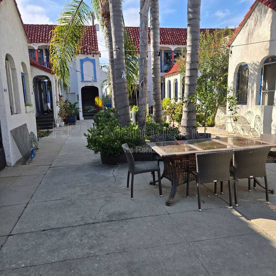 829 1/3 N Formosa Ave #829-1-3 - Photo 2 of 14