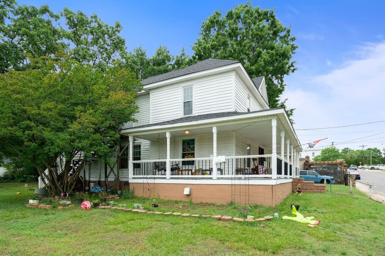 1710 Lomond St - Photo 2 of 4