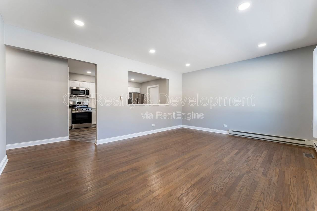 390 N Oak St - Photo 2 of 18