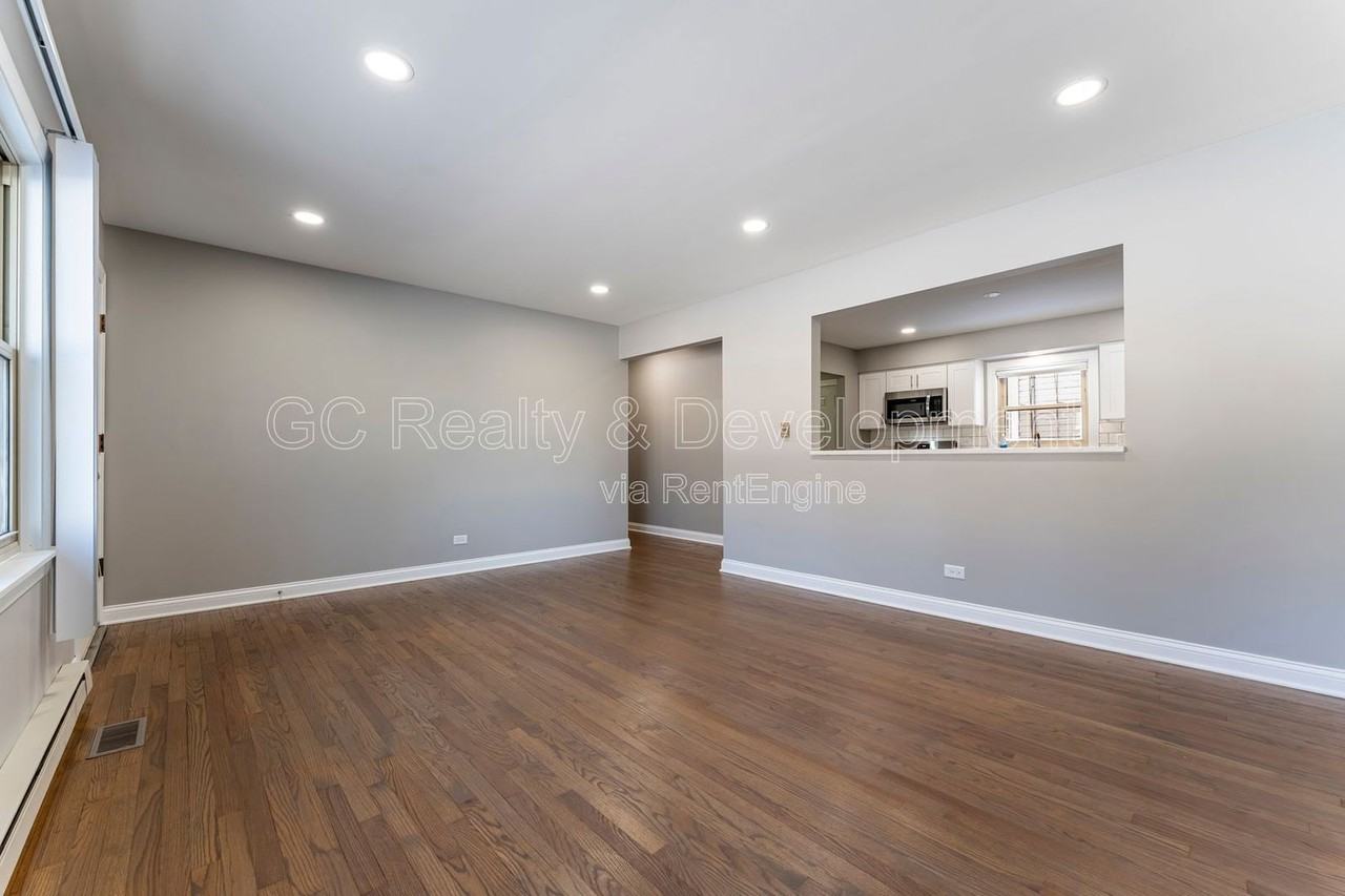 390 N Oak St - Photo 3 of 18