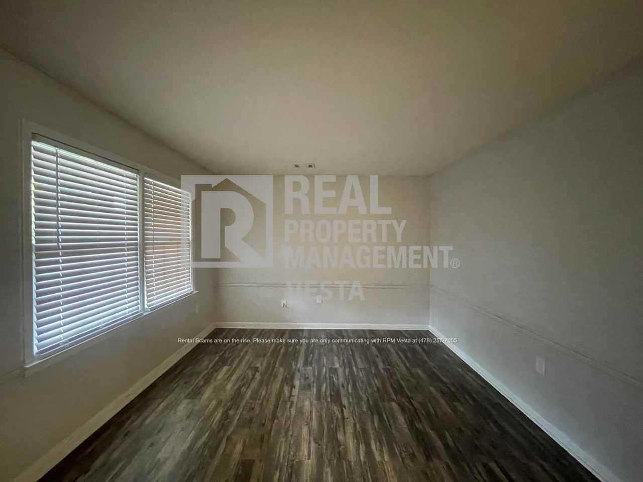 406 Russell Pkwy #8 - Photo 2 of 11