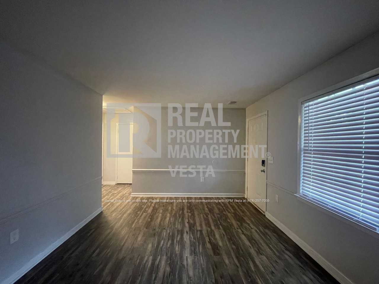 406 Russell Pkwy #8 - Photo 3 of 11