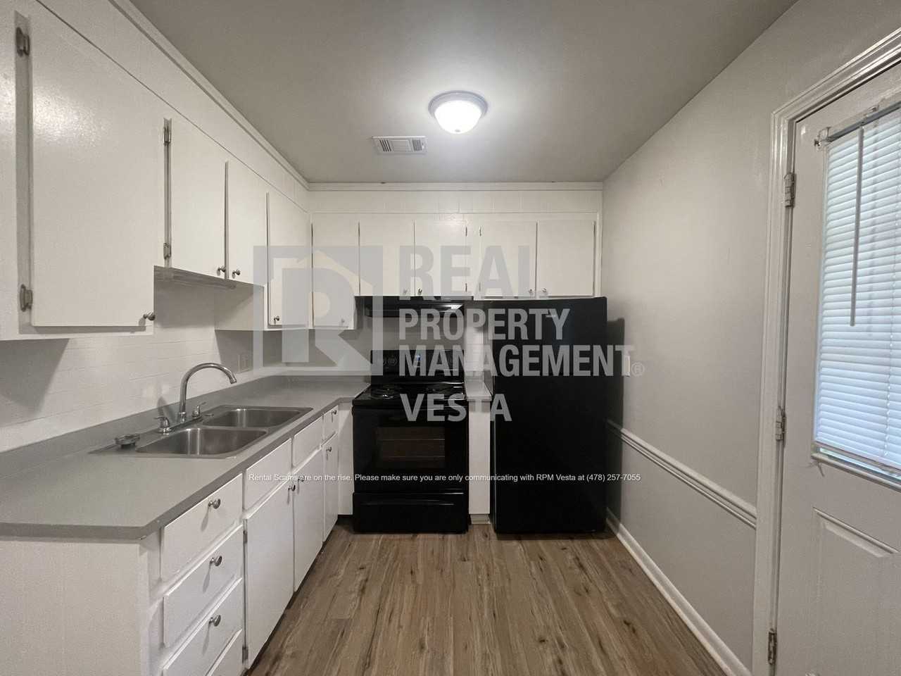 406 Russell Pkwy #8 - Photo 4 of 11