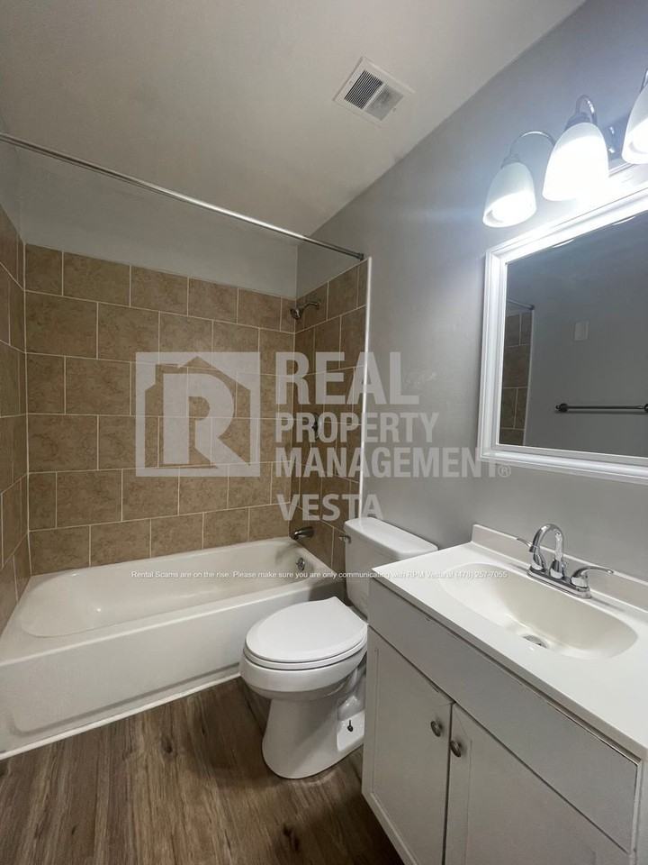 406 Russell Pkwy #8 - Photo 7 of 11