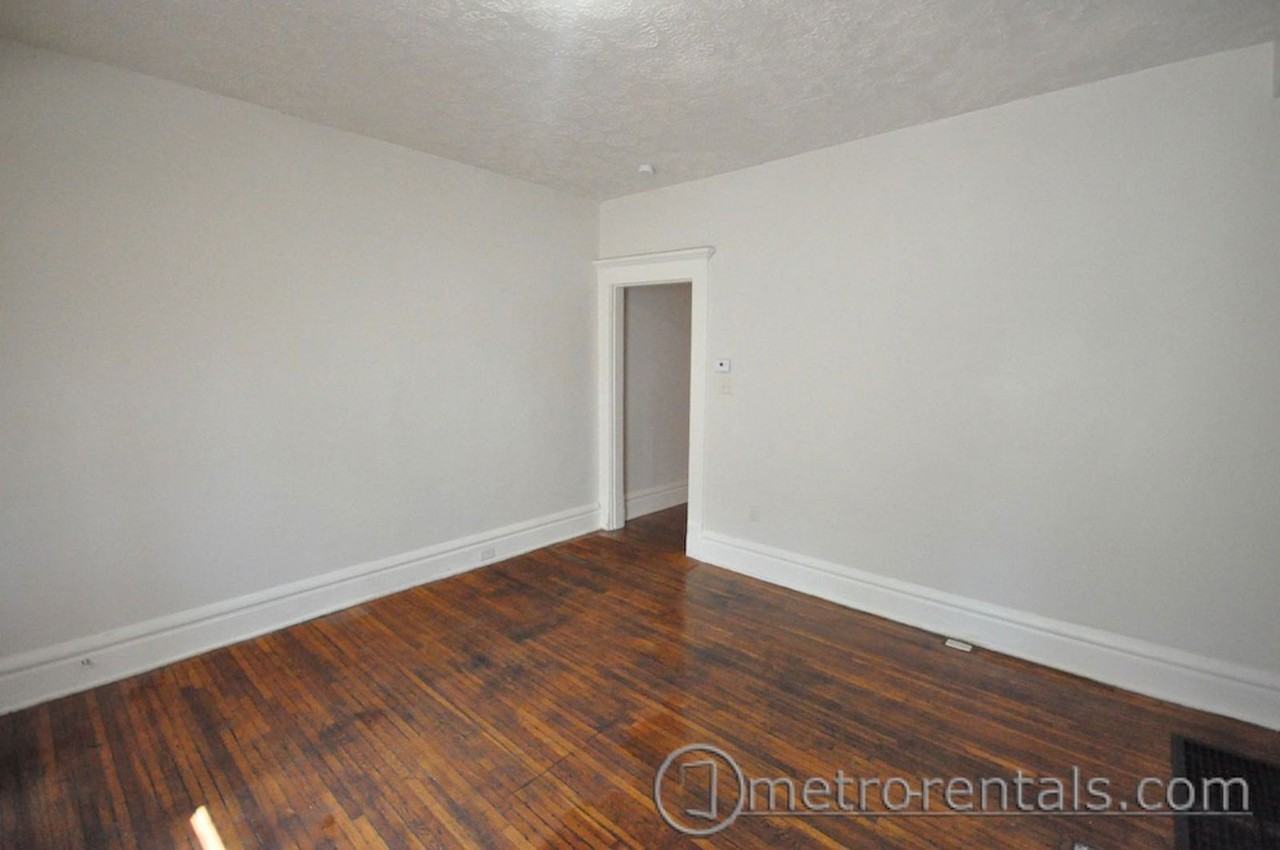 1496 Summit St #9 - Photo 3 of 11