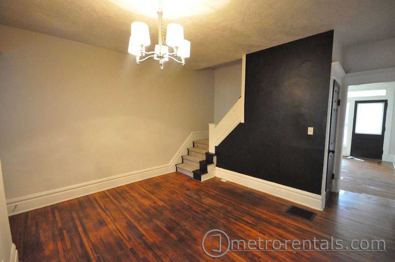 1496 Summit St #9 - Photo 6 of 11