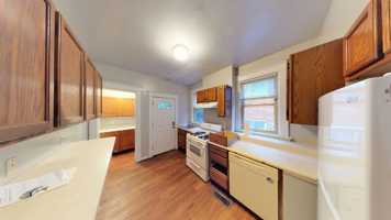 featured image of 2424 W Clifton Ave