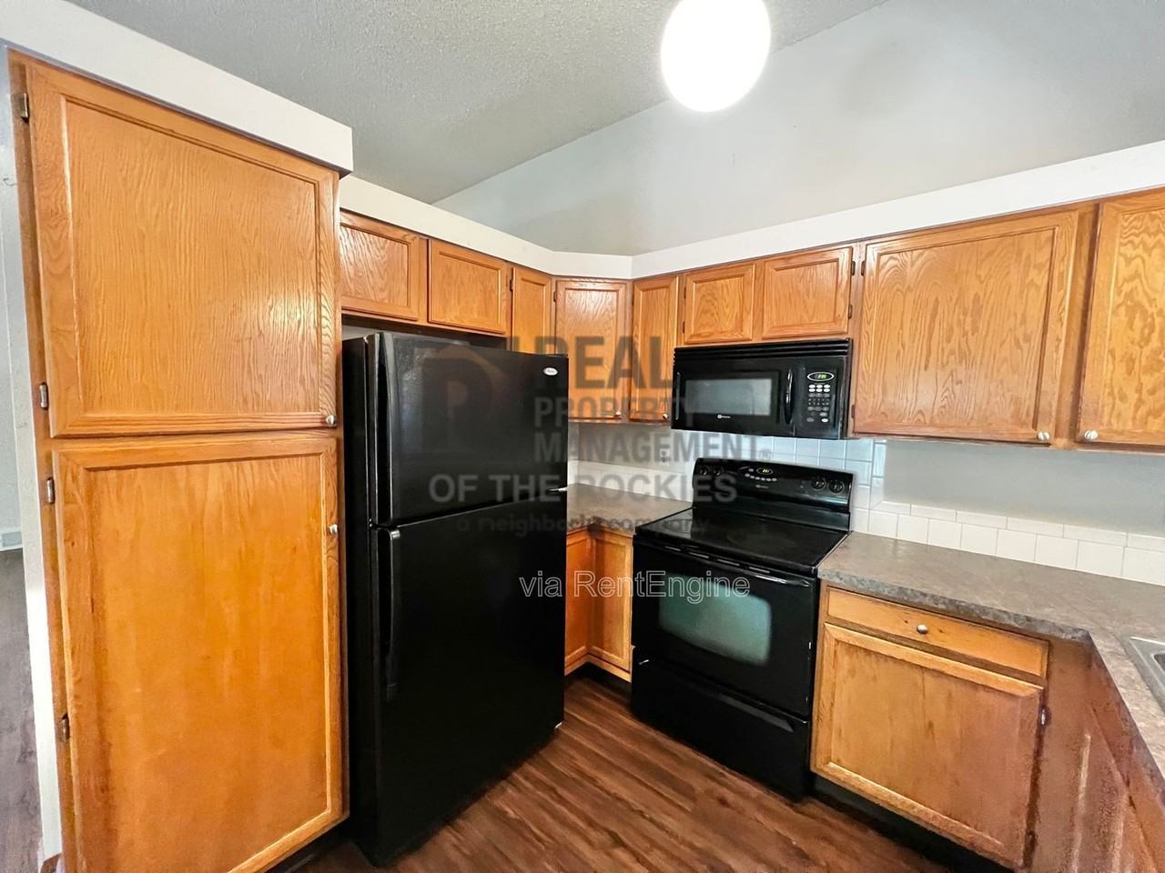 4224 Wolf Creek Ct - Photo 3 of 31