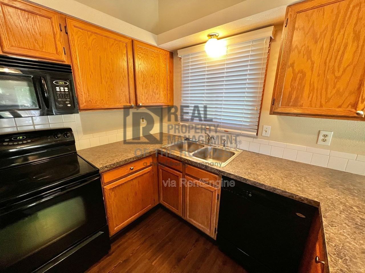 4224 Wolf Creek Ct - Photo 4 of 31