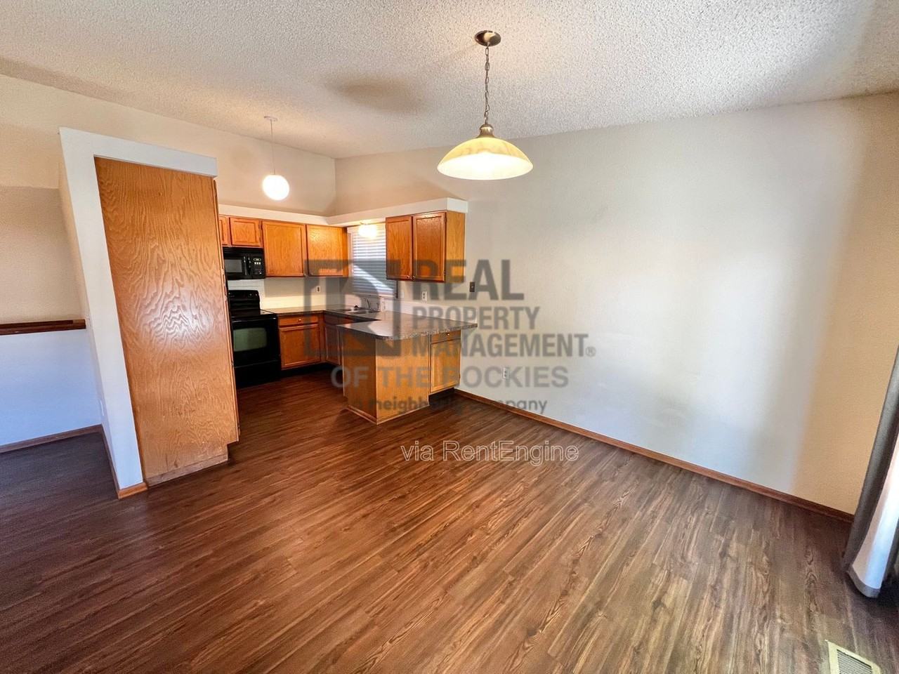 4224 Wolf Creek Ct - Photo 5 of 31