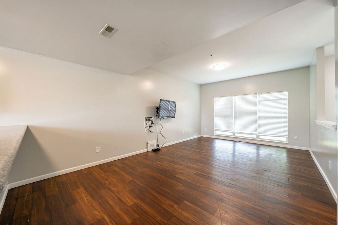 271 E 12th Ave #271 - Photo 6 of 25