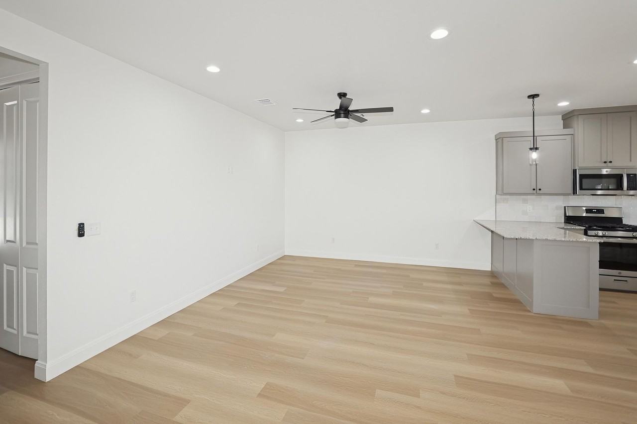 10424 10424 Tierra Santa #C - Photo 4 of 24