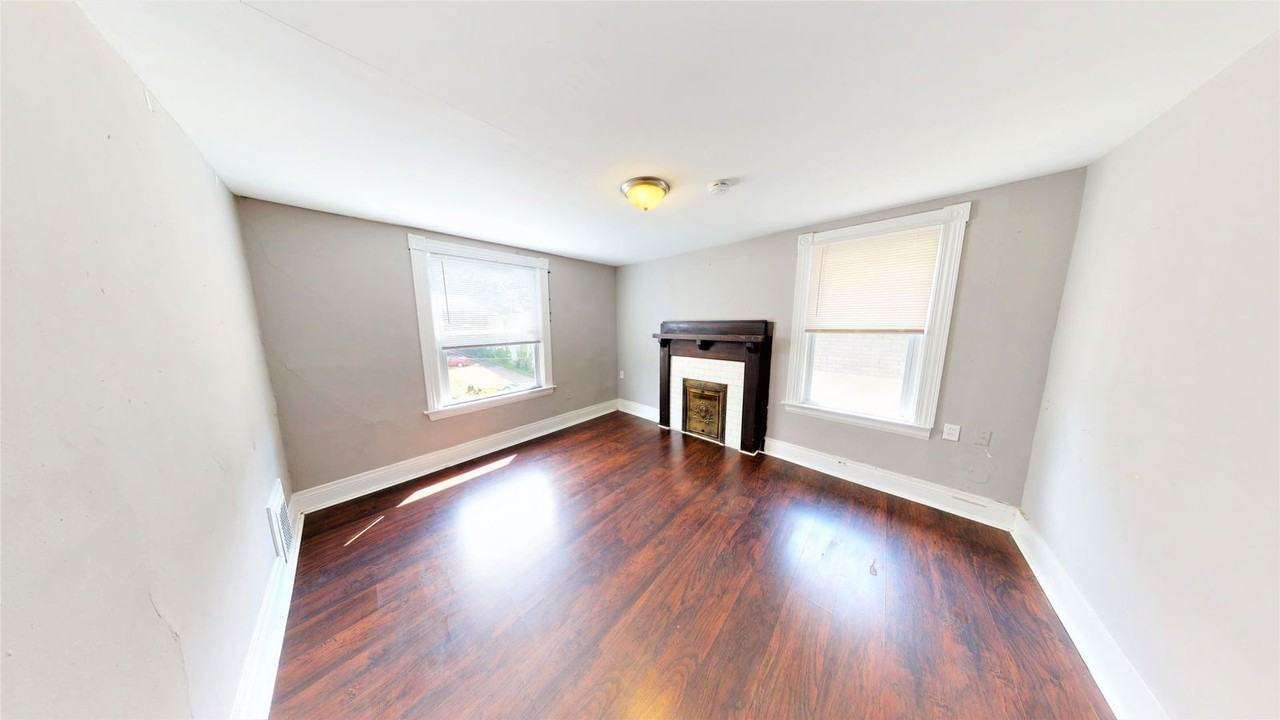 2313 Stratford Ave - Photo 4 of 13