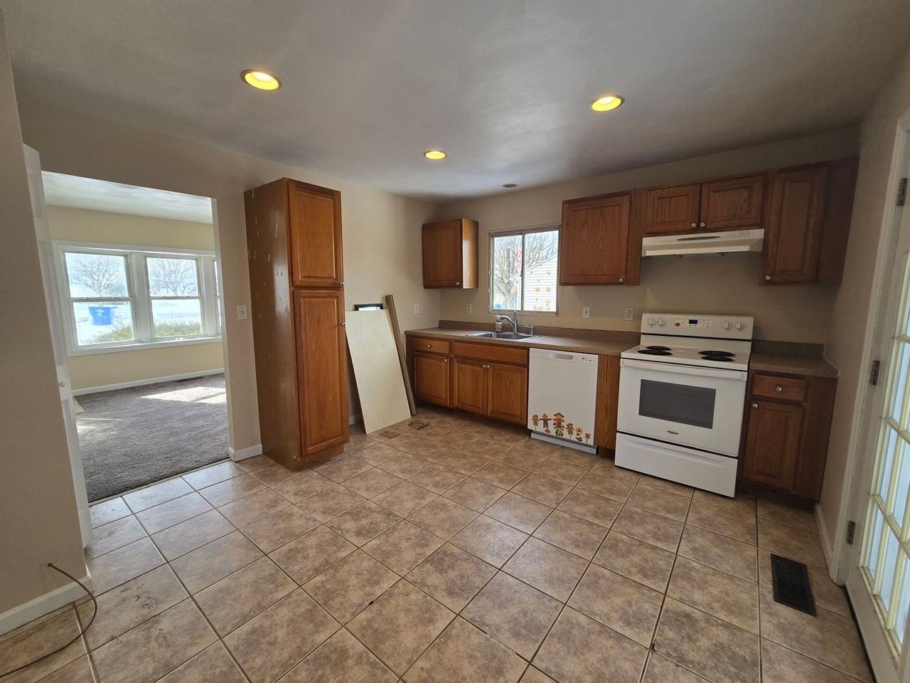 10781 Martin Dr - Photo 3 of 12