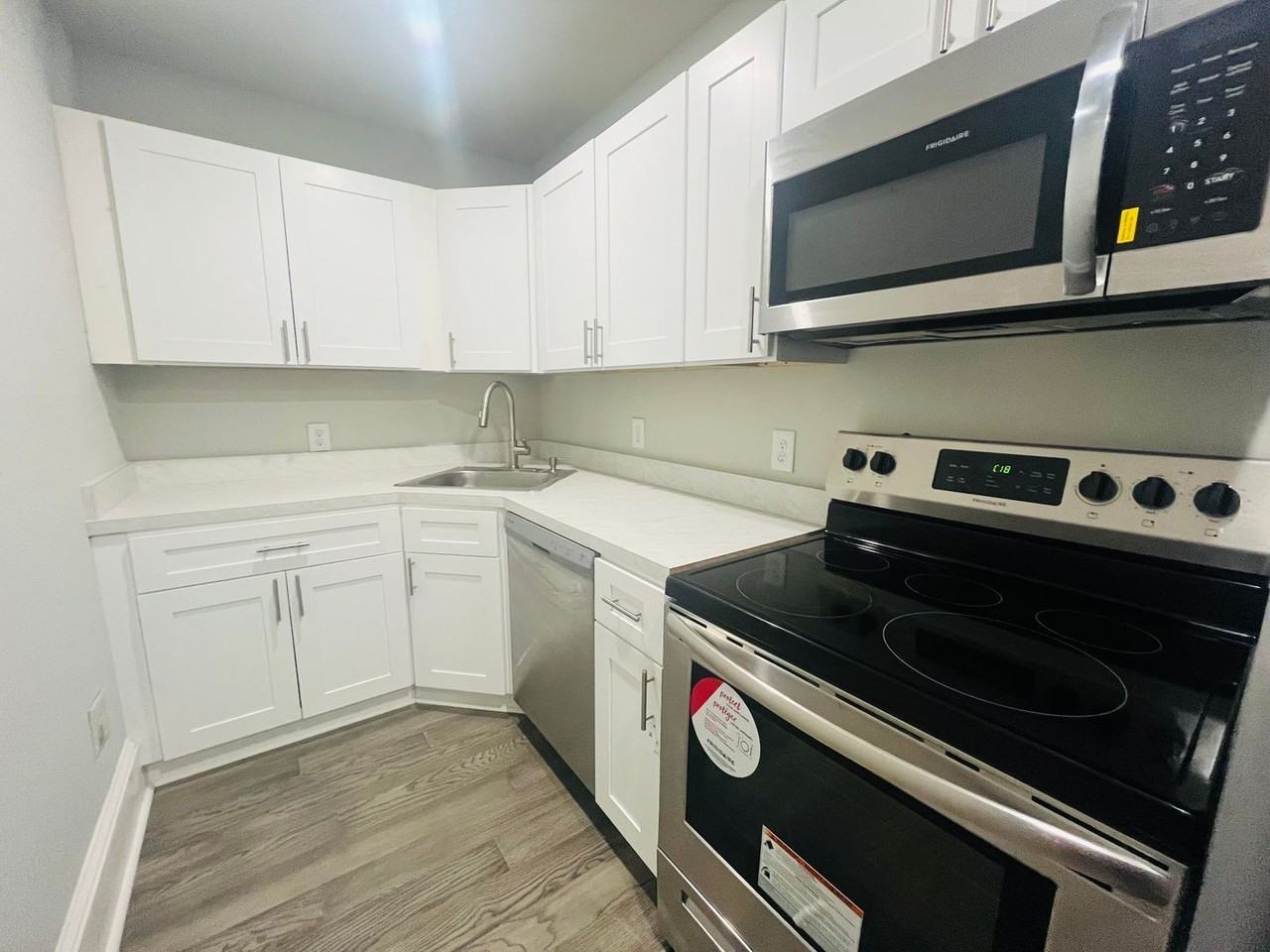 1055 Walnut St #C - Photo 3 of 9