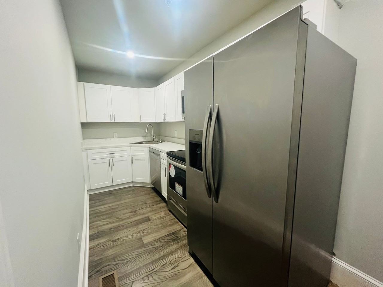 1055 Walnut St #C - Photo 4 of 9