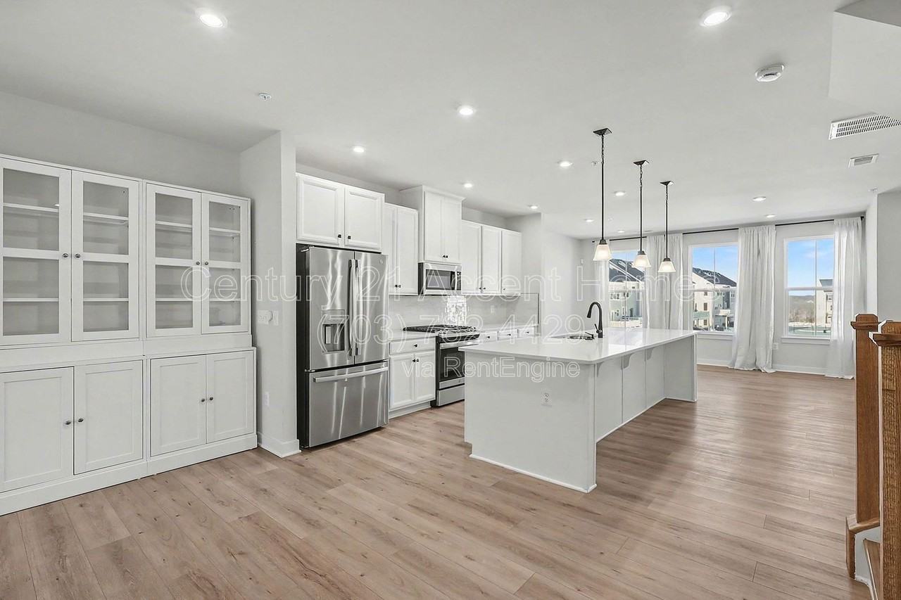 1705 Dunnington Pl - Photo 2 of 34